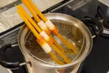 スーパーの食材を次々「ちくわ」に突っ込んだ結果、激ウマグルメが“偶然”誕生